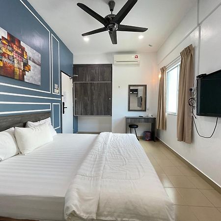 Mr Homestay Hotelstyle Room טלוק אינטן מראה חיצוני תמונה