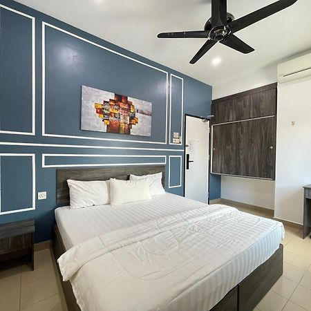 Mr Homestay Hotelstyle Room טלוק אינטן מראה חיצוני תמונה