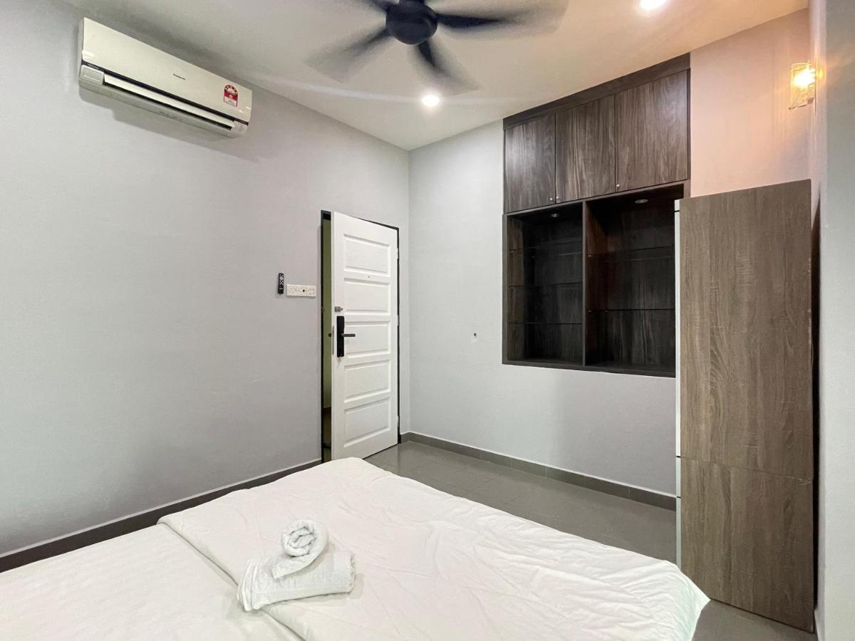 Mr Homestay Hotelstyle Room טלוק אינטן מראה חיצוני תמונה
