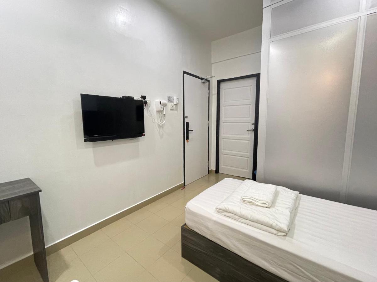 Mr Homestay Hotelstyle Room טלוק אינטן מראה חיצוני תמונה