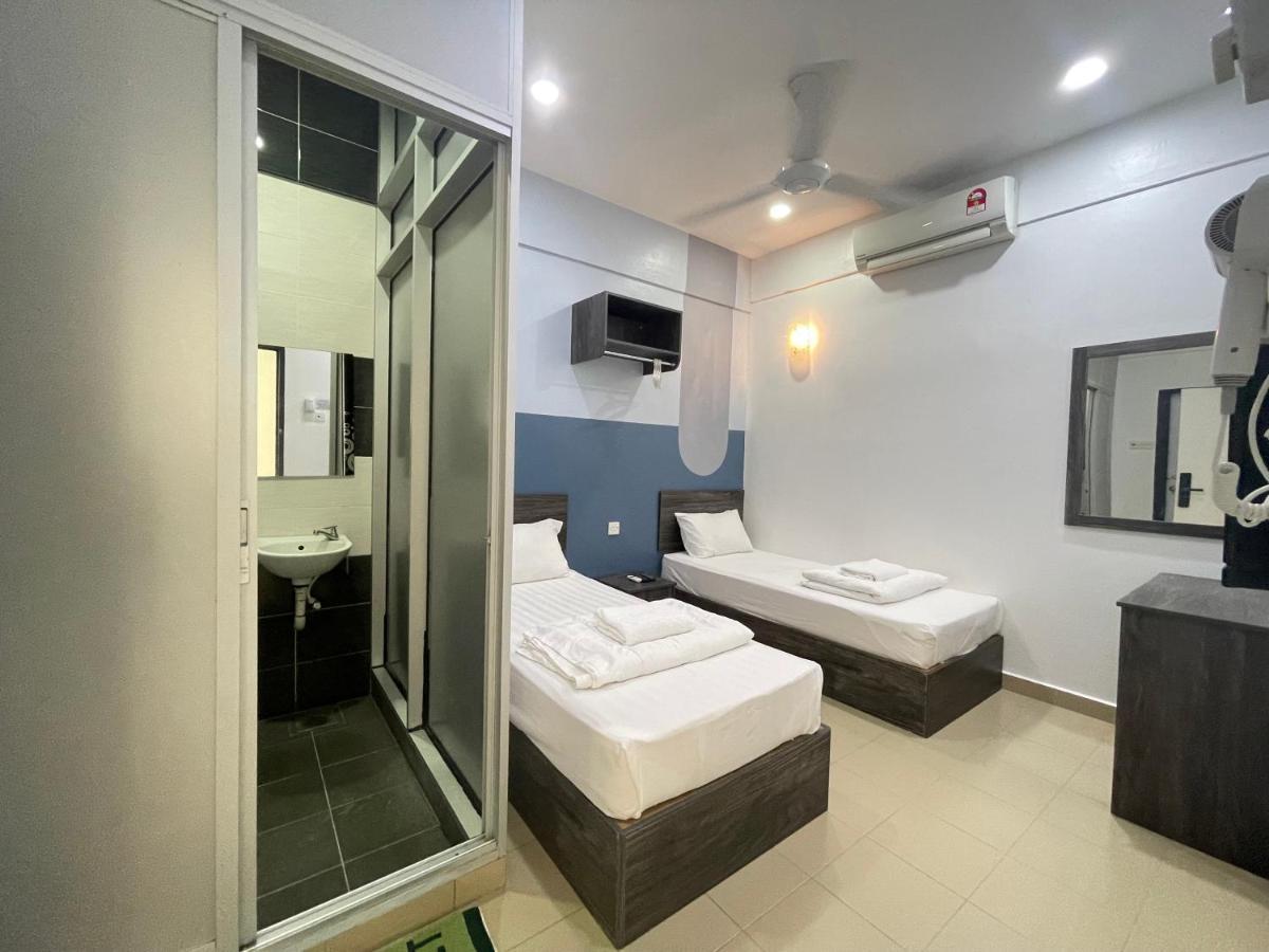 Mr Homestay Hotelstyle Room טלוק אינטן מראה חיצוני תמונה