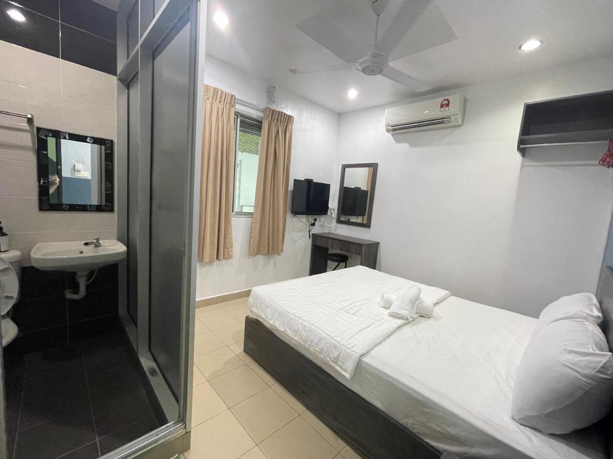 Mr Homestay Hotelstyle Room טלוק אינטן מראה חיצוני תמונה