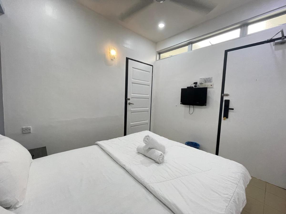 Mr Homestay Hotelstyle Room טלוק אינטן מראה חיצוני תמונה