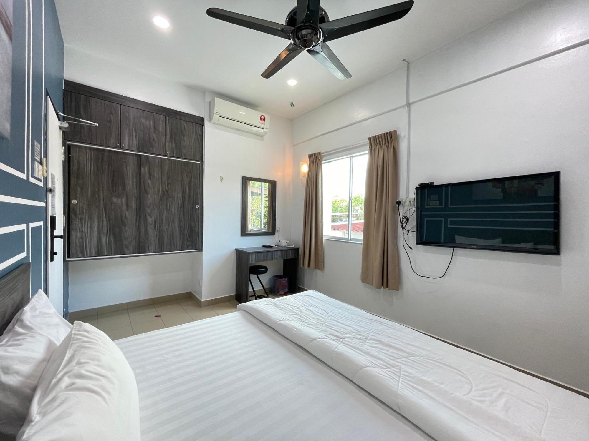 Mr Homestay Hotelstyle Room טלוק אינטן מראה חיצוני תמונה