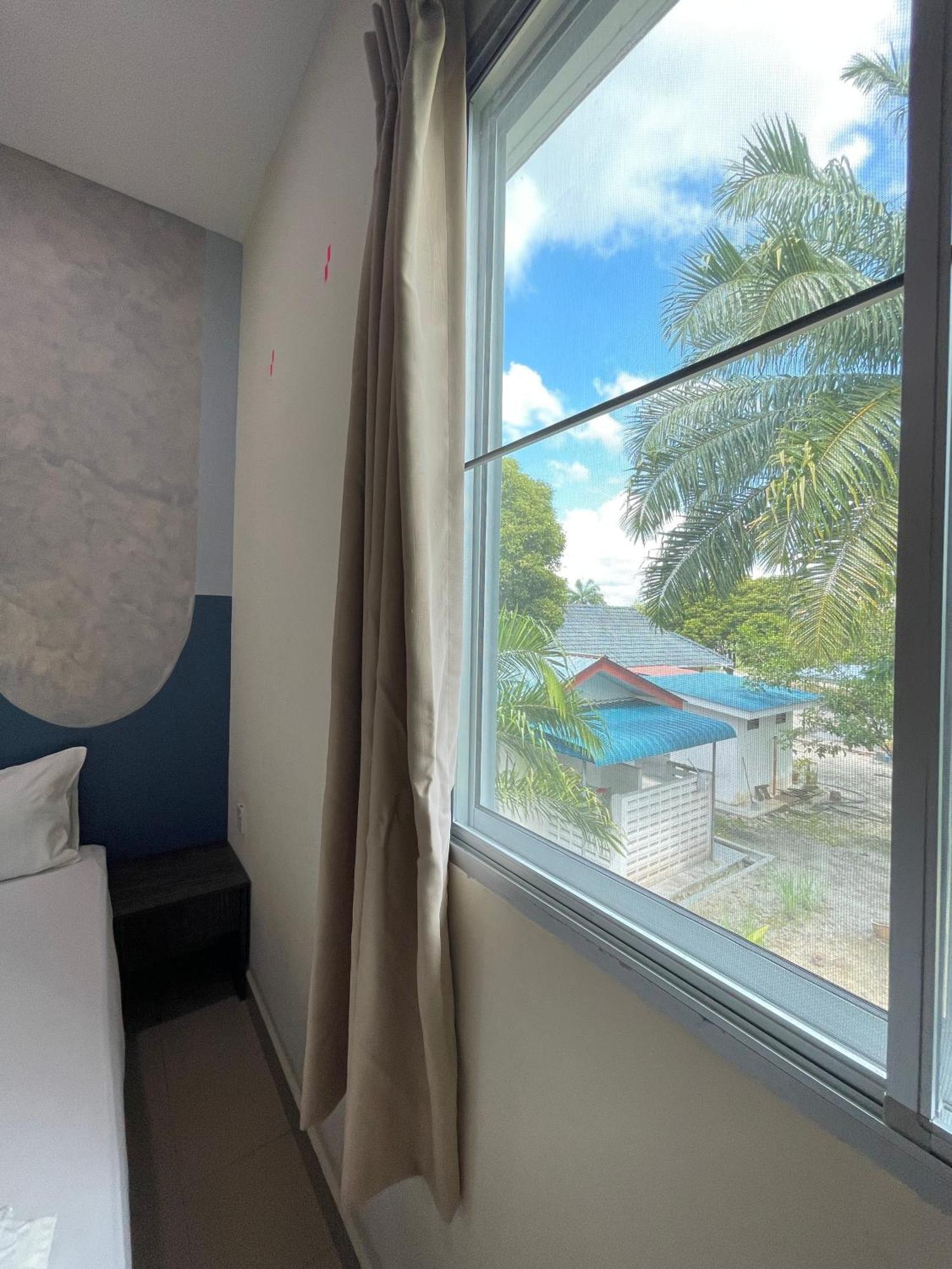 Mr Homestay Hotelstyle Room טלוק אינטן מראה חיצוני תמונה
