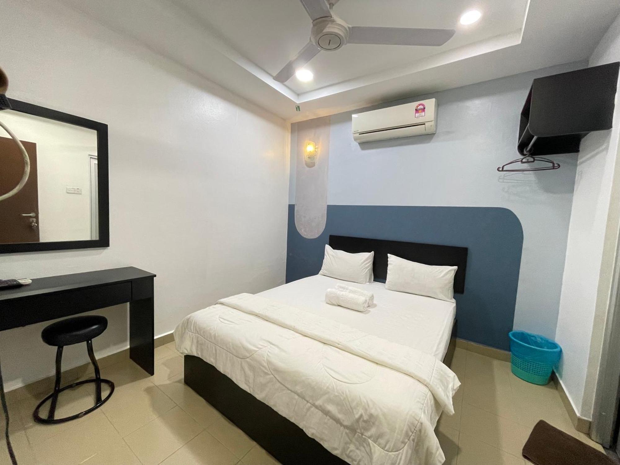 Mr Homestay Hotelstyle Room טלוק אינטן מראה חיצוני תמונה