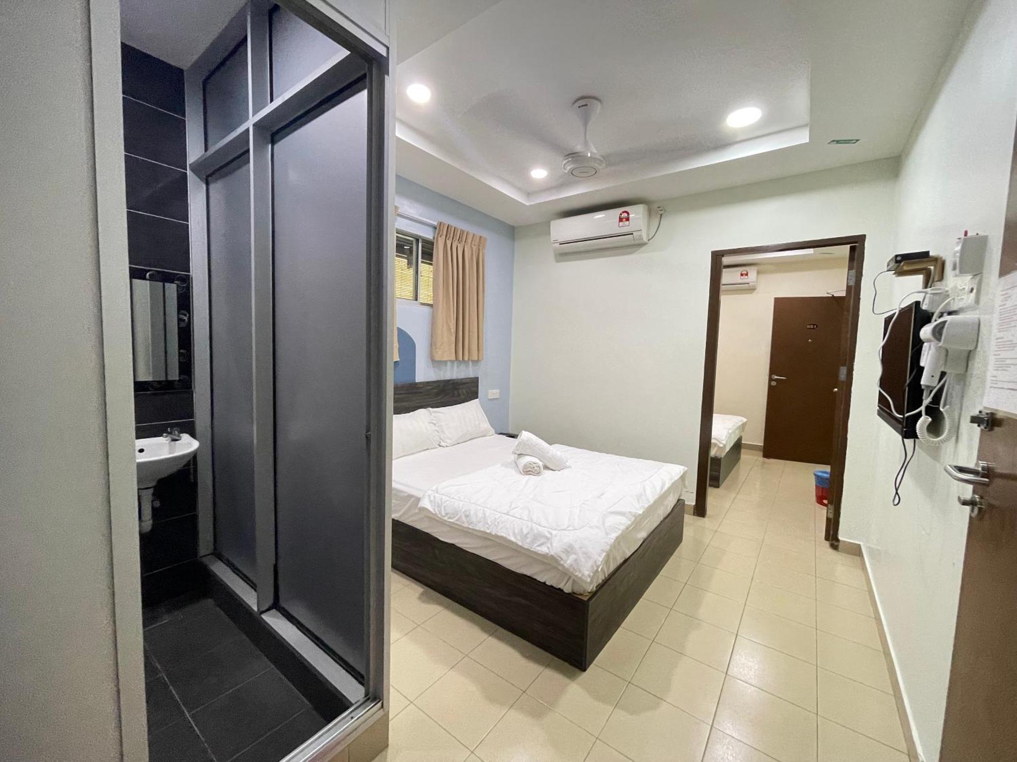 Mr Homestay Hotelstyle Room טלוק אינטן מראה חיצוני תמונה