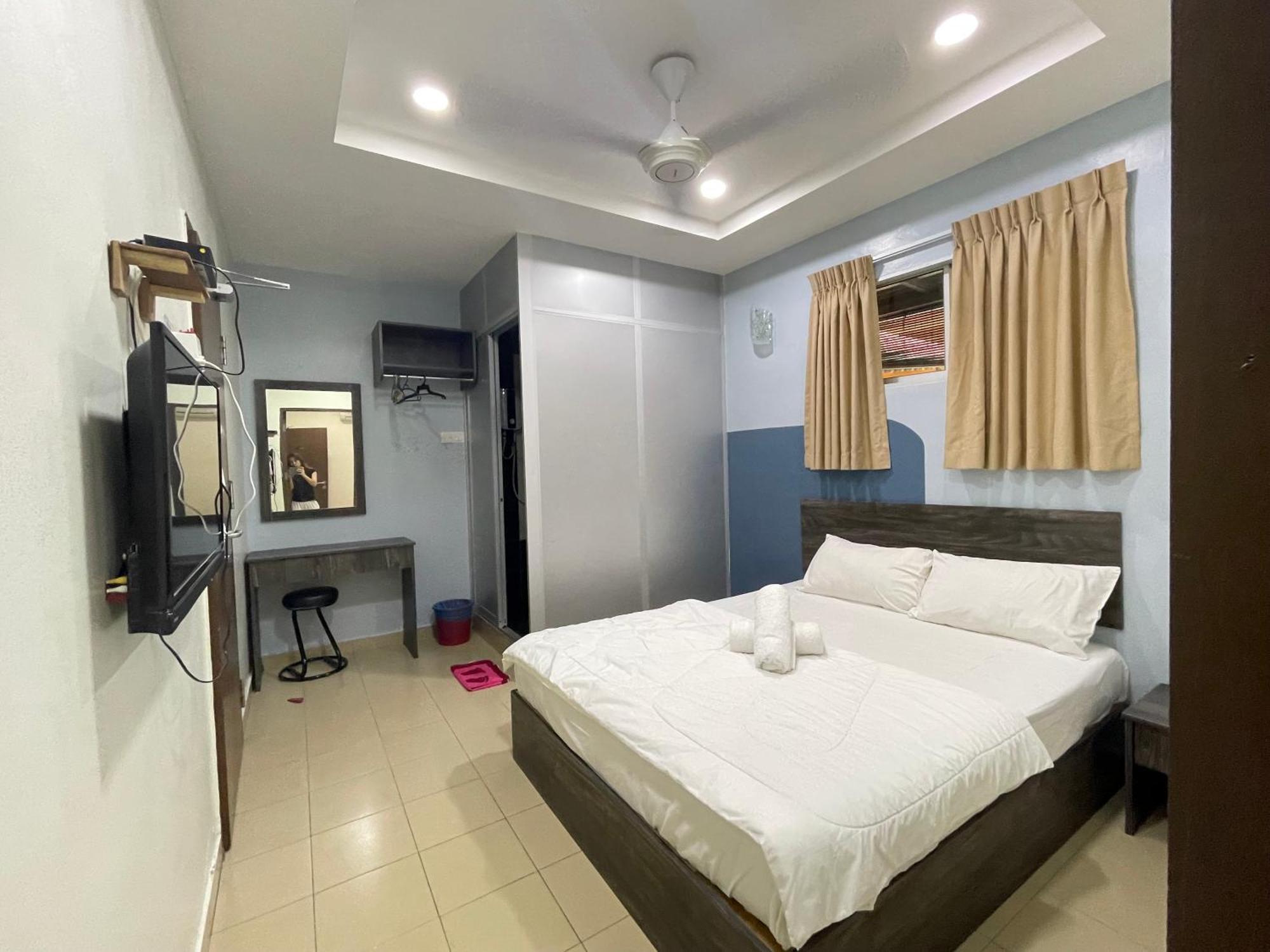 Mr Homestay Hotelstyle Room טלוק אינטן מראה חיצוני תמונה